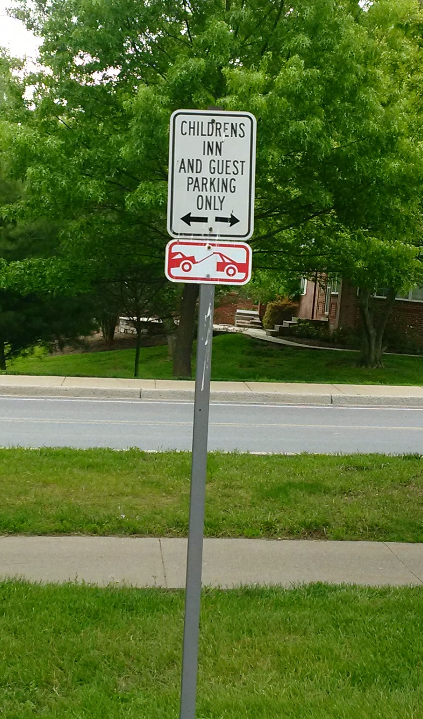 Image of Childrens Inn Parking Sign
