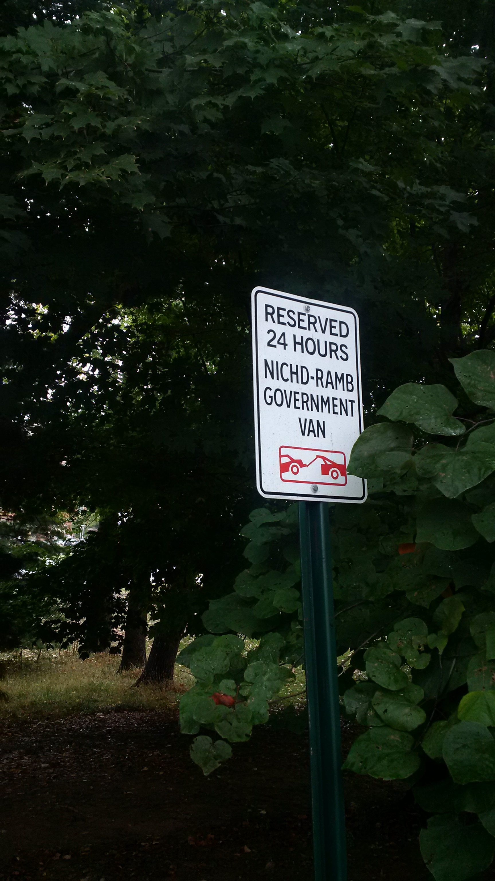 Image of Government Vehilce Parking Sign
